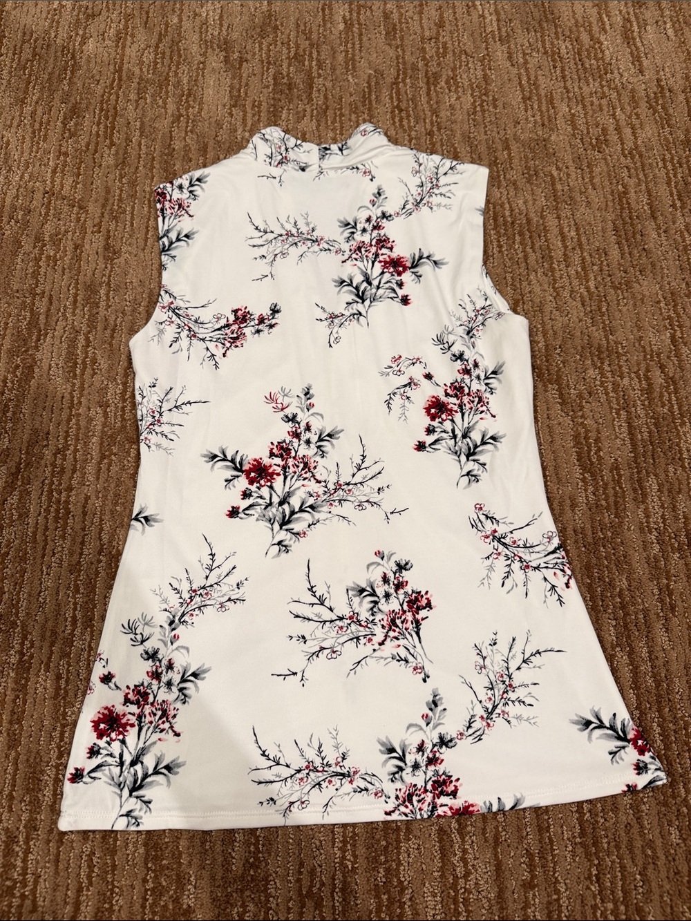 White House Black Market White Floral Ruched Sleeveless Top with Red Accents - Picture 3 of 3